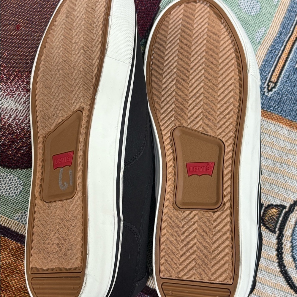 Levi's Men's Black Sneakers with White Accents - Picture 9 of 10